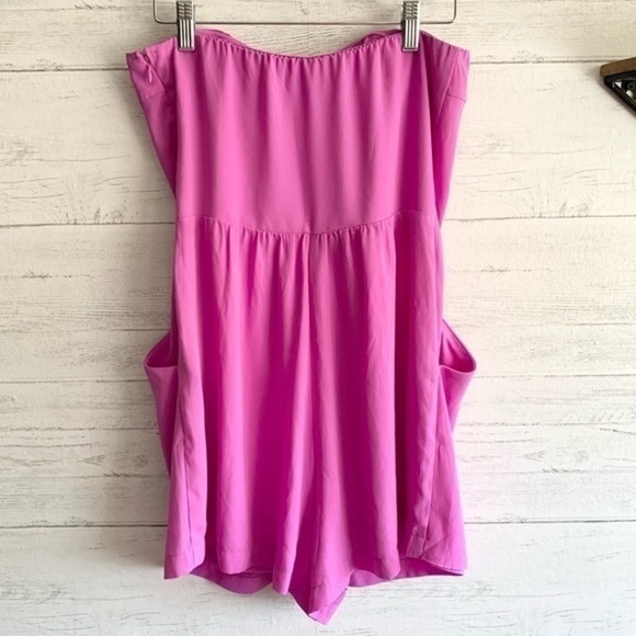 Express Sweetheart Neckline Ruffle Romper - Picture 9 of 12